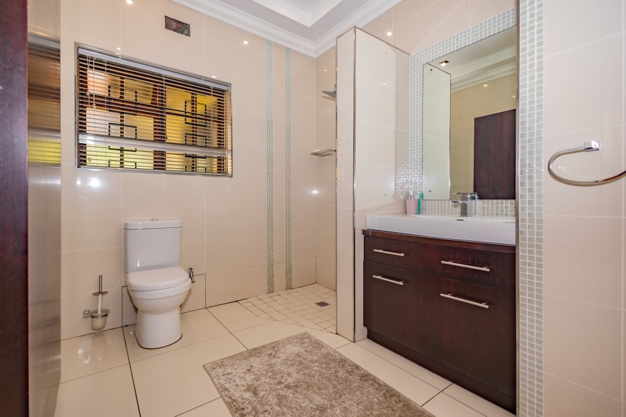 5 Bedroom Property for Sale in Langerug Western Cape